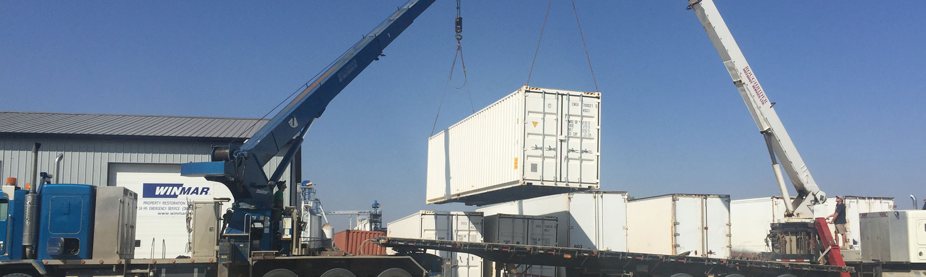 Cranes ligting freight